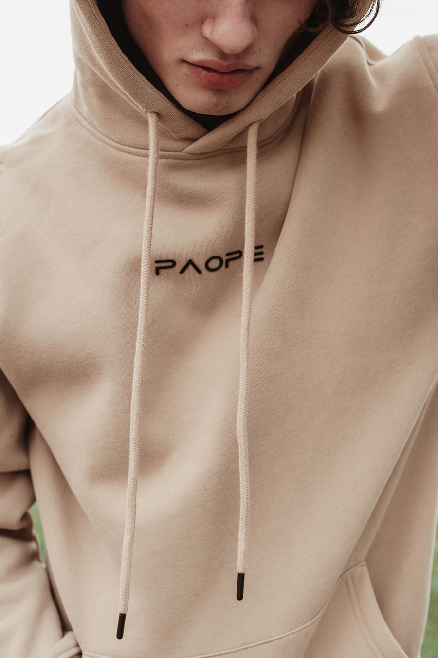 LOGO COLLECTION: HOODIE IN COTTON DUNE BROWN