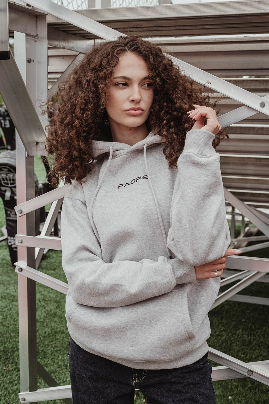 LOGO COLLECTION: HOODIE IN COTTON LUNAR GREY